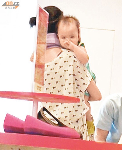 Niềm hạnh phúc của các sao Hoa ngữ trong Ngày của Mẹ