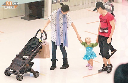 Niềm hạnh phúc của các sao Hoa ngữ trong Ngày của Mẹ