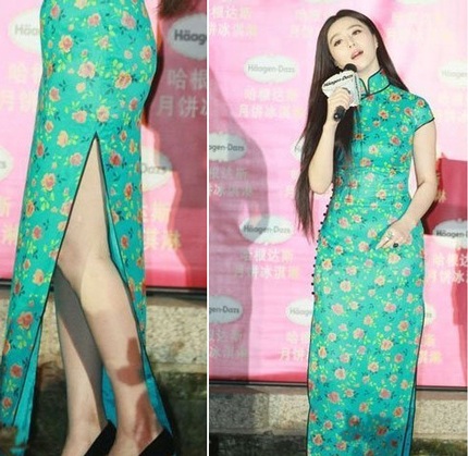 Chiếc xường xám với đường xẻ táo bạo giúp Phạm Băng Băng khoe đôi chân thon và làn da trắng mịn.