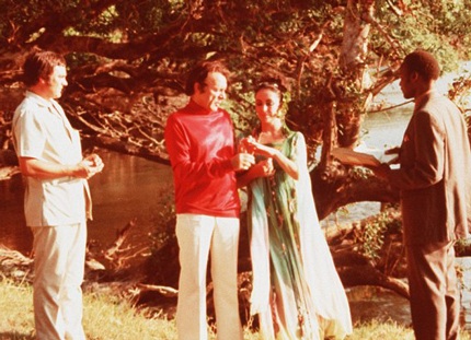 Cặp tình nhân vàng của Hollywood hạnh phúc trong ngày làm đám cưới đầu tiên.