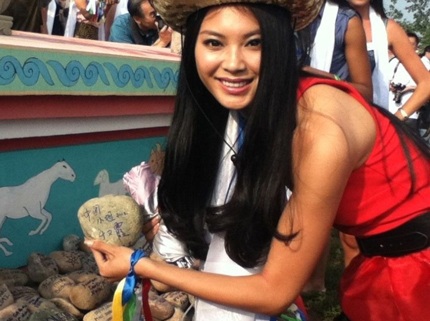 Một số hình ảnh của Vu Văn Hà khi tham dự cuộc thi Hoa hậu Thế giới 2012.