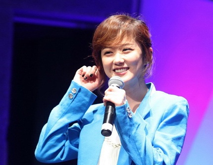 Jang Nara tươi rói khi trở lại Trung Quốc