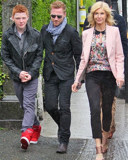 Ronan Keating “sốc” khi biết vợ cũ đang hò hẹn - 1 Vợ cũ của Ronan Keating đang hò hẹn với người mới.