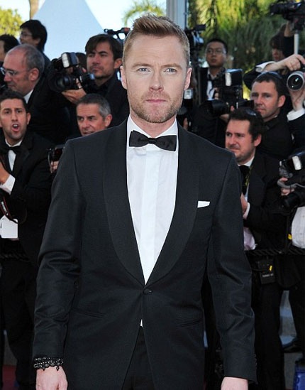 Ronan Keating “sốc” khi biết vợ cũ đang hò hẹn - 2 Ronan Keating cảm thấy khó khăn khi phải đối mặt với cuộc sống sau khi ly dị.