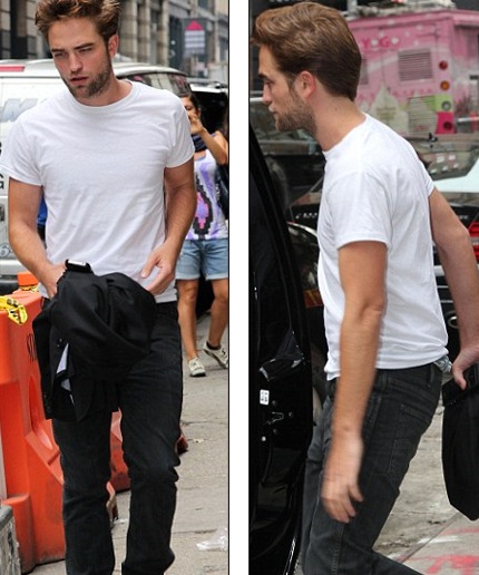 Gương mặt của Robert rất lạnh lùng và đăm chiêu.