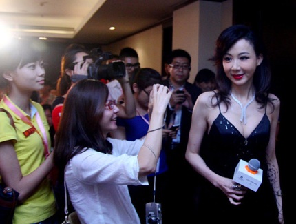 Tiêu Tường đọ sắc cùng Phạm Văn Phương