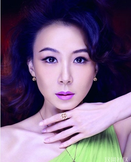 Mỹ nhân ngoài tứ tuần Phạm Văn Phương và Tiêu Tưởng, ai xinh đẹp và trẻ trung hơn?