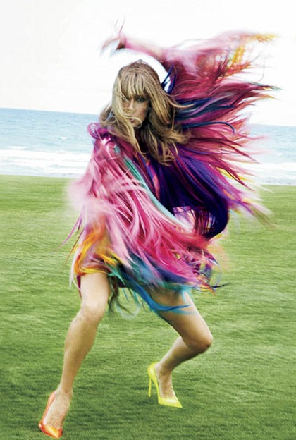 Một số hình ảnh trẻ trung và ấn tượng khác của diva 44 tuổi trên tạp chí