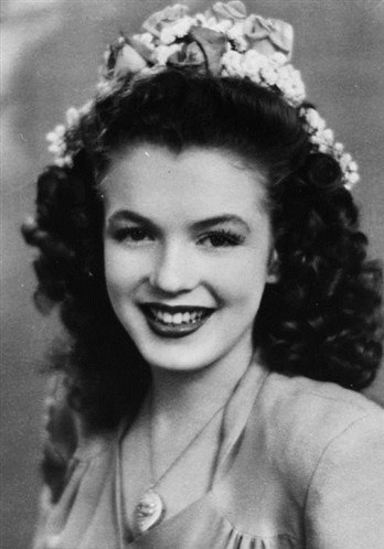 Những câu nói “kinh điển” của Marilyn Monroe - 2 “Tình dục là một phần của tự nhiên. Tôi là người tuân theo tự nhiên”