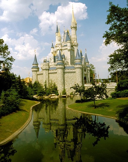 Mãi tới năm 2006, cung điện này mới được chỉnh sửa và hoàn tất.