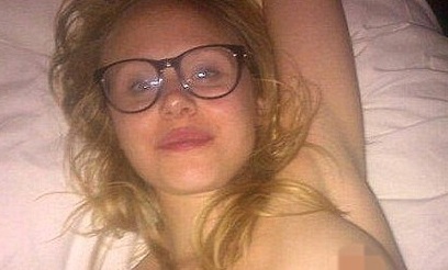 Ngôi sao Hollywood tự đưa ảnh khỏa thân lên mạng - 1 Bức ảnh khỏa thân gây xôn xao của Alison Pill được chính cô tung lên trang web cá nhân.