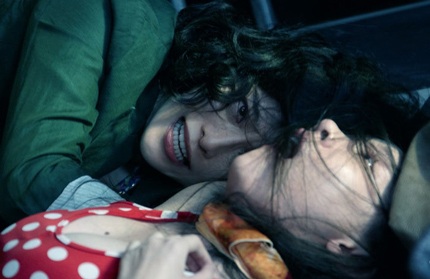 ...bỗng trở thành kẻ thù khi họ cùng yêu một người đàn ông.