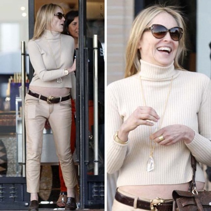 Phong cách thời trang hàng ngày trẻ trung của Sharon Stone.