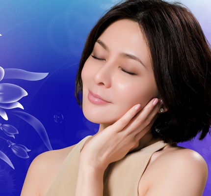 Vẻ đẹp vượt thời gian của Quan Chi Lâm khiến phụ nữ cùng trang lứa phải ngưỡng mộ.