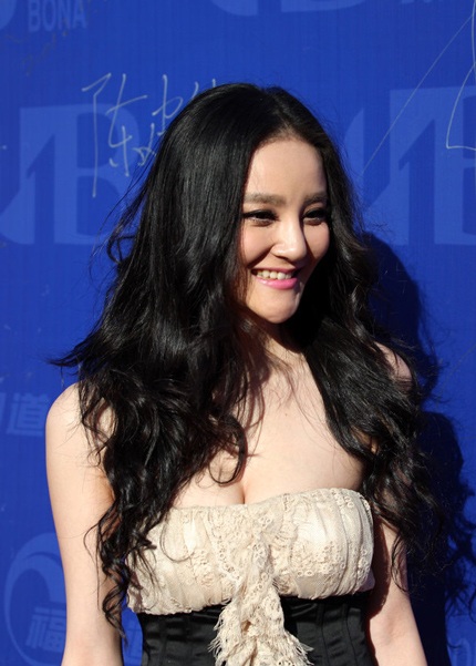 Lưu Vũ Hân sở hữu vòng một khủng ấn tượng.