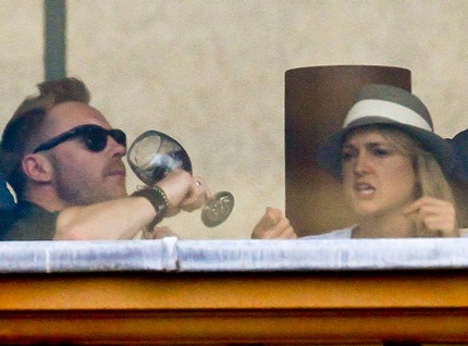 Ronan và bạn gái Storm đang rất hạnh phúc và không ngại che giấu mối quan hệ với báo giới.