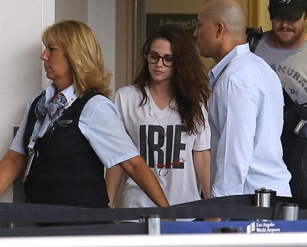 Kristen Stewart tiều tụy và gầy gò vì scandal ngoại tình