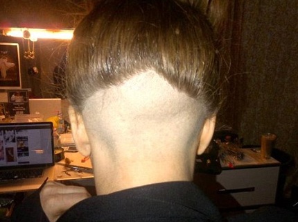 Lady Gaga bất ngờ cạo đầu