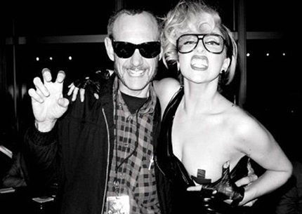 Lady Gaga bất ngờ cạo đầu