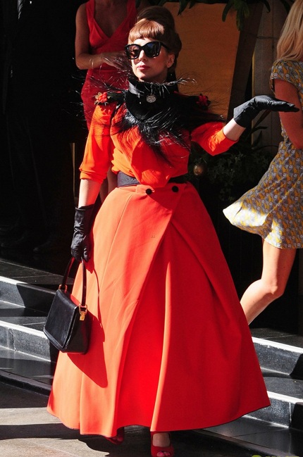 Lady Gaga vẫn xuất hiện với mái tóc dài thướt tha vài ngày trước trước khi quyết định xuống tóc.