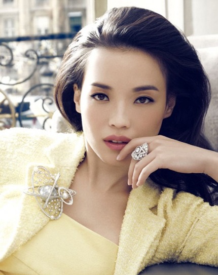 Cô cũng luôn có tên trong danh sách những ngôi sao nữ gợi tình nhất màn ảnh Hoa ngữ.