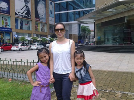 Chồng cũ Thúy Hiền tiếc nuối vì hôn nhân tan vỡ - 3 Thúy Hiền và 2 con gái.