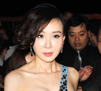 Những bộ váy táo bạo và gợi cảm mà Tiêu Tường diện trong thời gian gần đây.