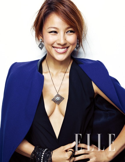 Ở Lee Hyori là sự pha trộn giữa nét gợi cảm và cá tính.