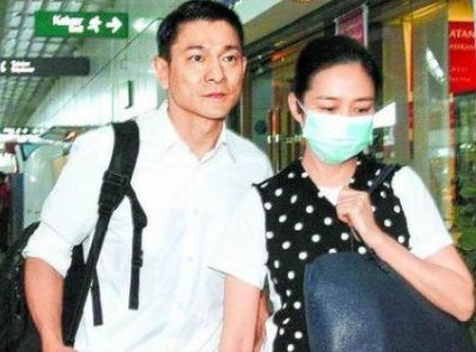 50 tuổi, Lưu Đức Hoa lại nỗ lực có thêm con - 1 Vừa đón con gái đầu lòng vào tháng 5 vừa rồi, Lưu Đức Hoa và vợ đã lên kế hoạch có thêm con.