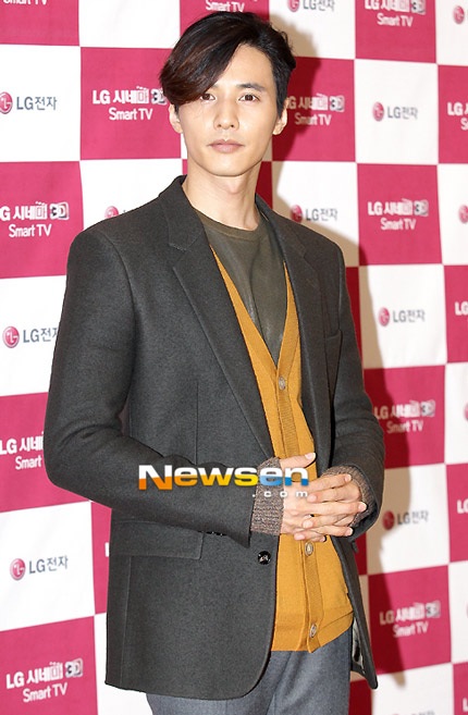 Sự xuất hiện của mỹ nam xứ Hàn sau một thời gian ở ẩn khiến báo giới hết sức quan tâm.