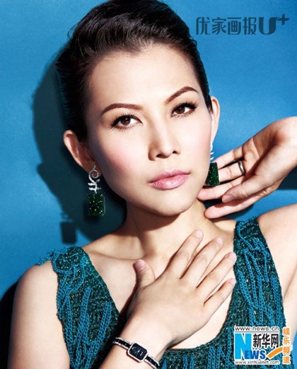 Thái Thiếu Phân và chồng hạnh phúc bên con gái đầu lòng trong tiệc sinh nhật 1 tuổi của cô bé.