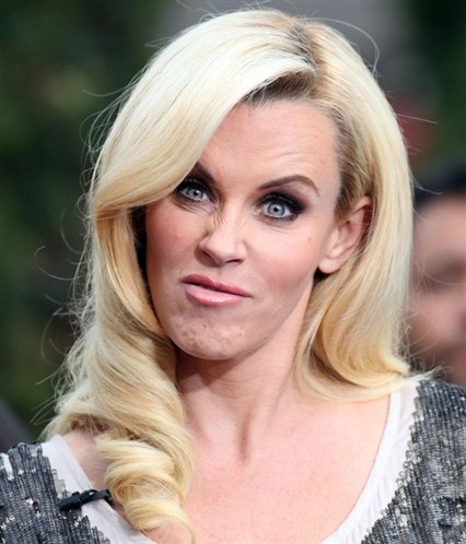 Những khoảnh khắc xấu tệ của “sao” - 15 Nữ diễn viên Jenny McCarthy trêu chọc giới săn tin ở