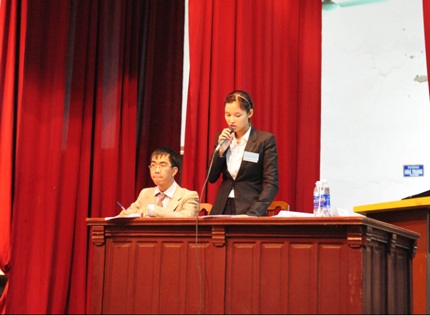 Sinh viên Việt hăng hái tranh tụng bằng tiếng Anh - 3 Moot Contest