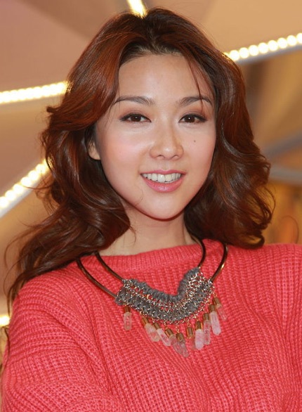 Tiết Nhã Kỳ quá trẻ trung so với tuổi 31.