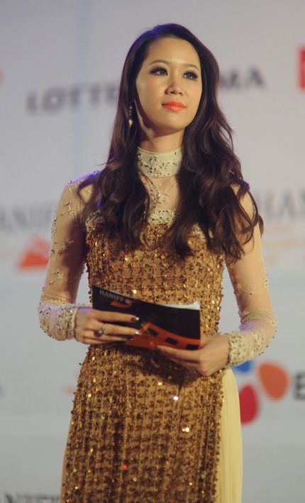 Người đẹp thân thiện Dương Thùy Linh