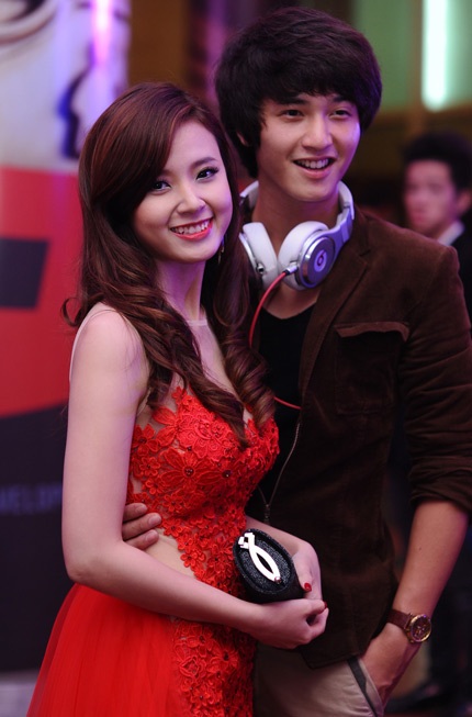 Midu rạng rỡ bên hotboy Hùng Anh