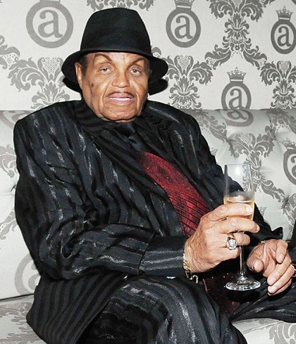 Người quản lý cho biết, trong năm nay, ông Joe Jackson đã trải qua tối thiểu là 3 cơn tai biến.