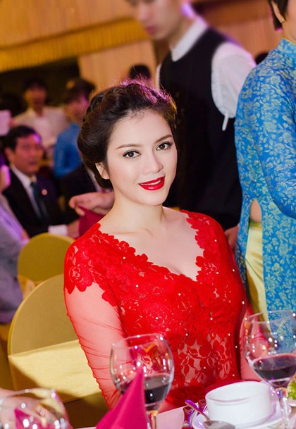 Theo chị, vì sao nhiều người nhận xét, giới showbiz đặt nặng vật chất hơn tình yêu?