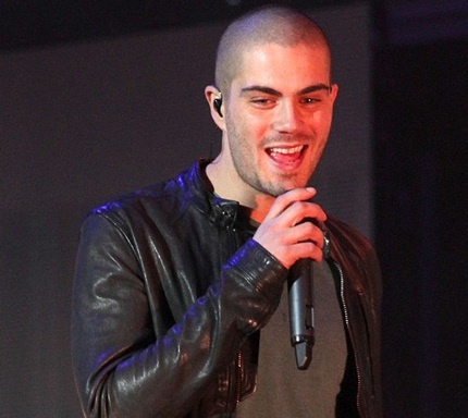 Hé lộ nguyên nhân khiến Lindsay Lohan đánh người - 4 Nữ diễn viên nổi tiếng thấy xấu hổ và chùm áo khoác lên đầu để tránh giới săn tin.