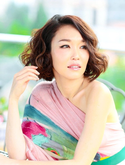 Phạm Văn Phương cho biết, ngoài đóng phim, cô còn viết sách, viết báo, tìm hiểu về thời trang...