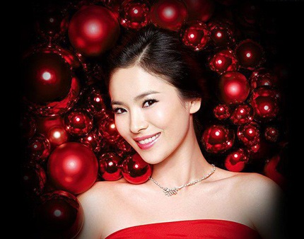 Song Hye Kyo ngày càng đằm thắm và duyên dáng hơn.