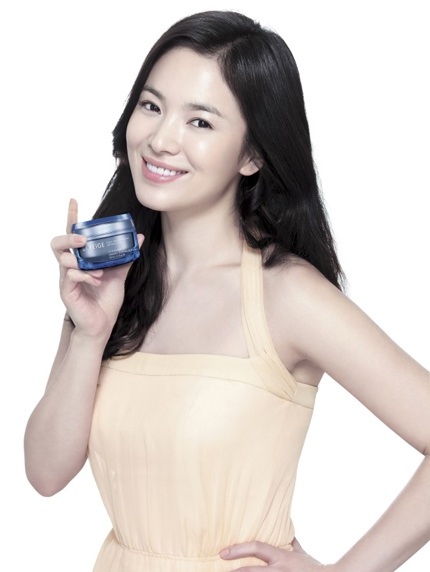 Song Hye Kyo ngày càng đằm thắm và duyên dáng hơn.