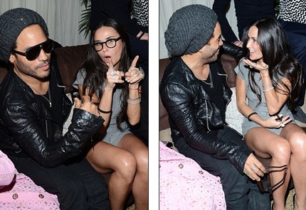 Bà mẹ ba con không ngại tạo dáng trẻ trung để chụp ảnh kỷ niệm cùng Lenny Kravitz