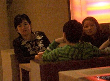 Người chồng thứ hai của Huỳnh Dịch là một doanh nhân trẻ và điển trai.