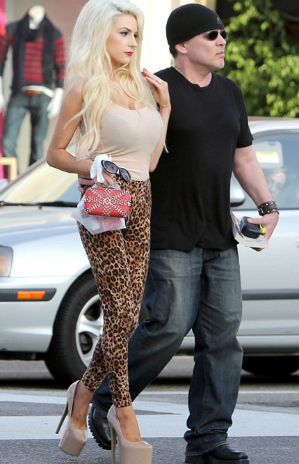 Courtney từng là học trò của Doug trước khi hai người trở thành vợ chồng. Nam diễn viên của 