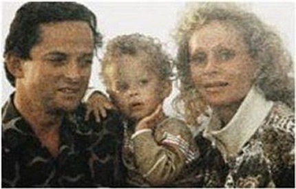 Jocelyn bên chồng và con trai.