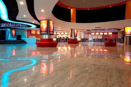 Ngắm hotgirl Midu tại rạp chiếu phim - 1 Thảo Trang trình diễn hết mình mừng MegaStar Pandora City khai trương