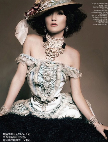 Cô xinh đẹp và kiêu sa như một tiểu thư.