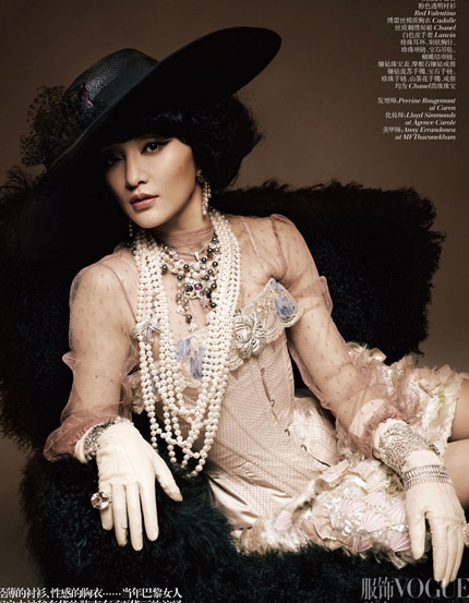 Cô xinh đẹp và kiêu sa như một tiểu thư.