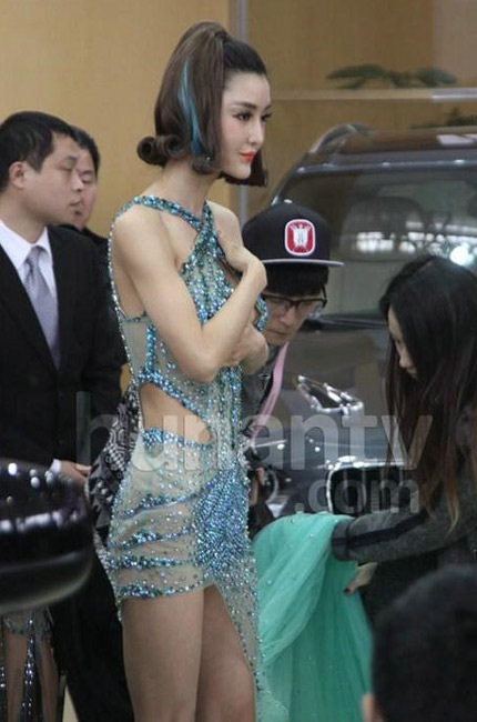 Zhi Liying thu hút sự quan tâm của các fan, phần lớn là nam giới và giới truyền thông.